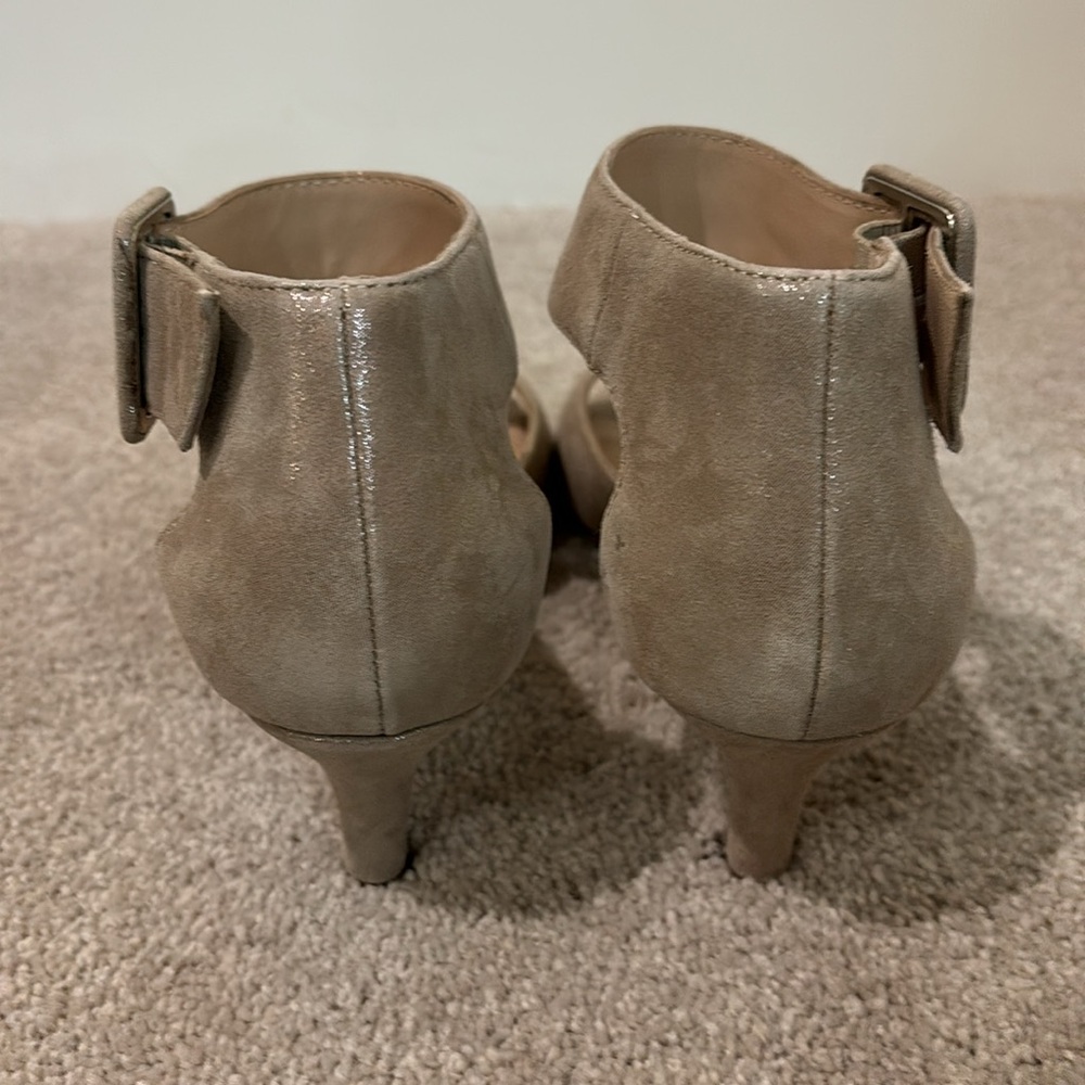 Pelle Moda Taupe Shimmer Ankle Buckle Low heel Sandal Shoes Heels 7.5 - Picture 5 of 6